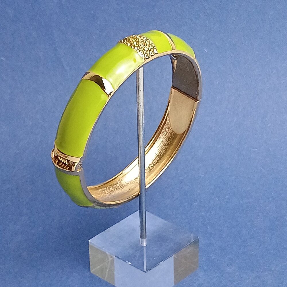 Celery Green Gold Tone Enamel Hinge Clamper Bangle Bracelet Fashion Casual